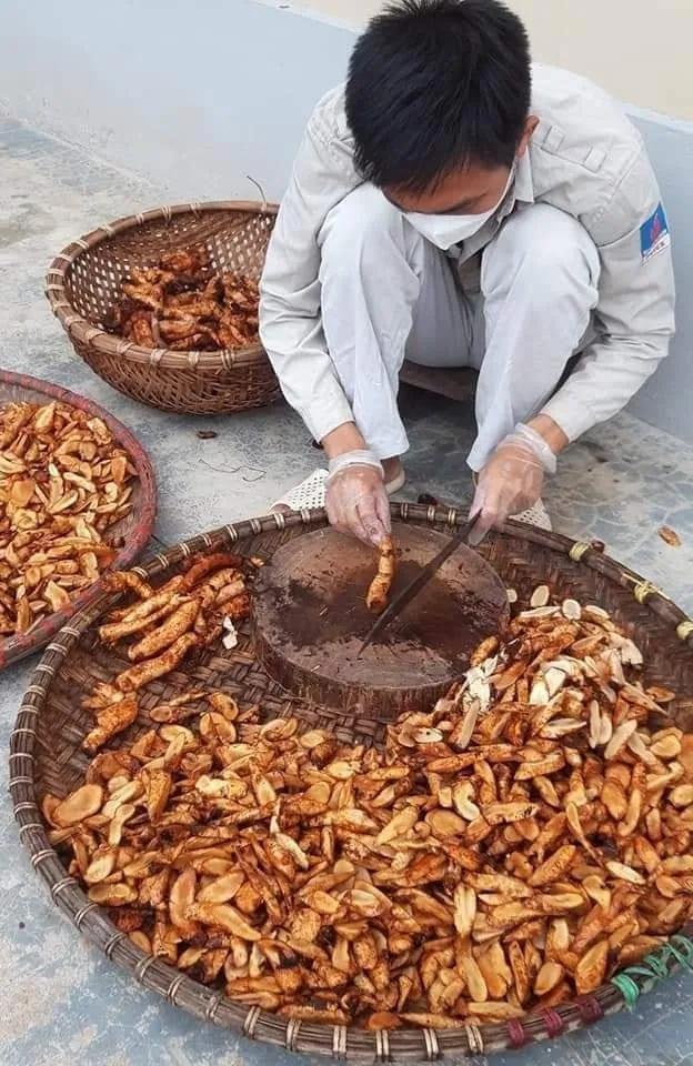 Sau khi làm sạch cắt nhỏ thủ công